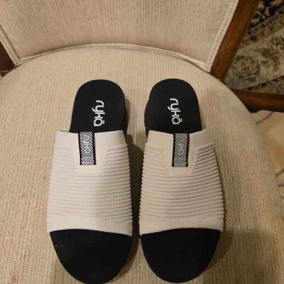 Ryka Epic Slide Sandals New Floor Model White & Black Size 7M - Picture 2 of 10